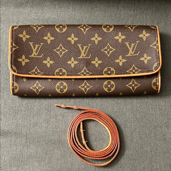 AUTHENTIC Louis Vuitton Brown Monogram - Picture 6 of 6